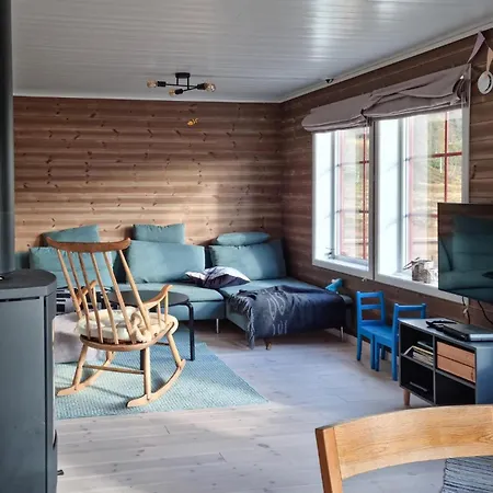 3 Bedroom Cozy In Prázdninový dům Vikeså