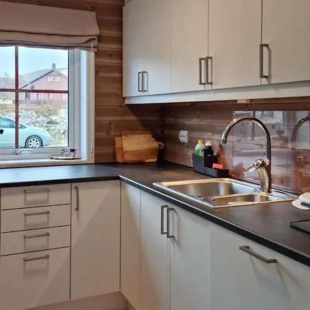 3 Bedroom Cozy In *